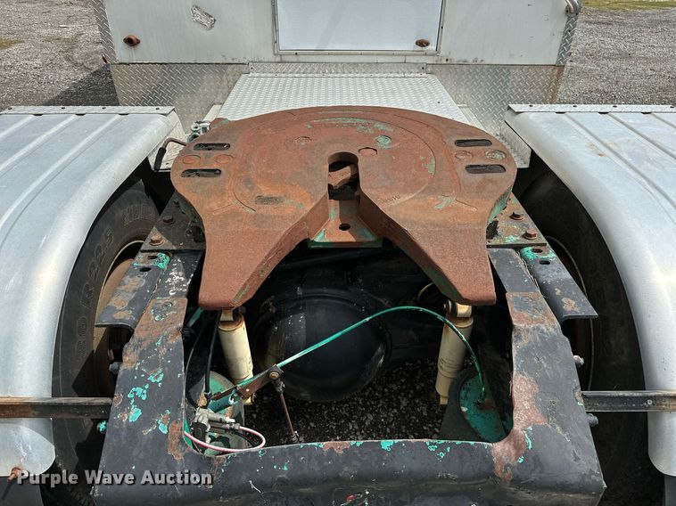 image for item OG9243 1988 Peterbilt 379  semi truck