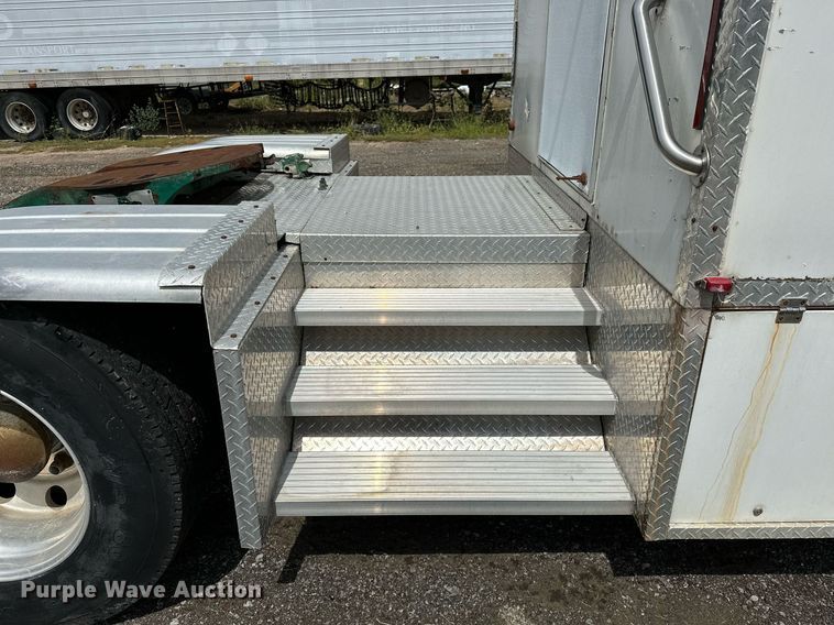 image for item OG9243 1988 Peterbilt 379  semi truck