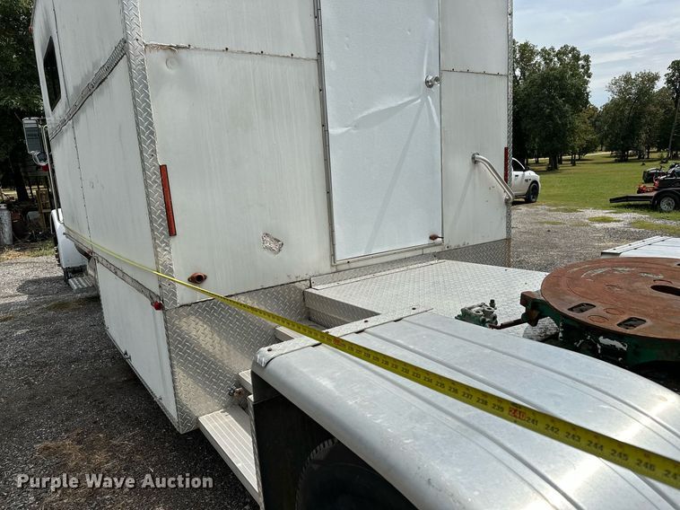 image for item OG9243 1988 Peterbilt 379  semi truck