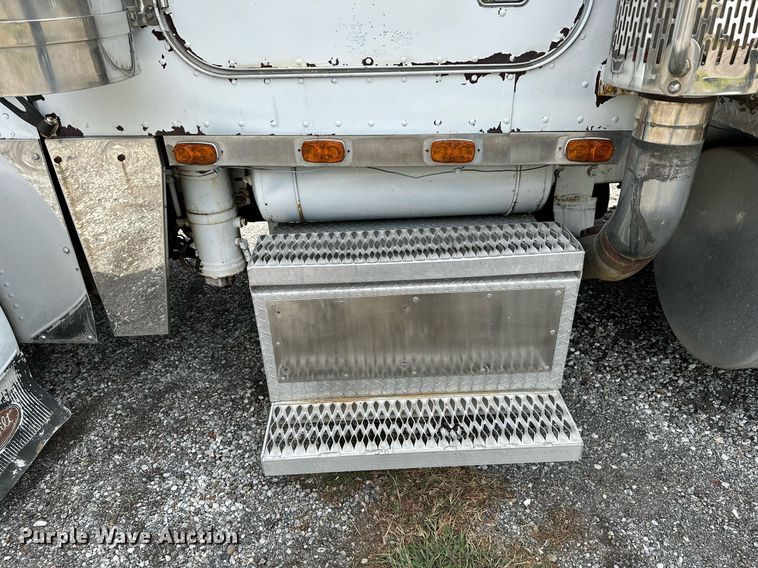 image for item OG9243 1988 Peterbilt 379  semi truck