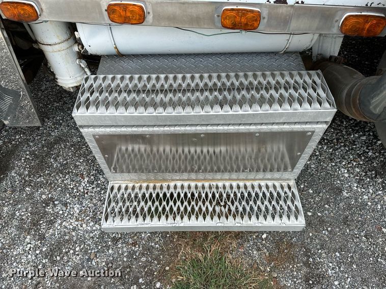 image for item OG9243 1988 Peterbilt 379  semi truck