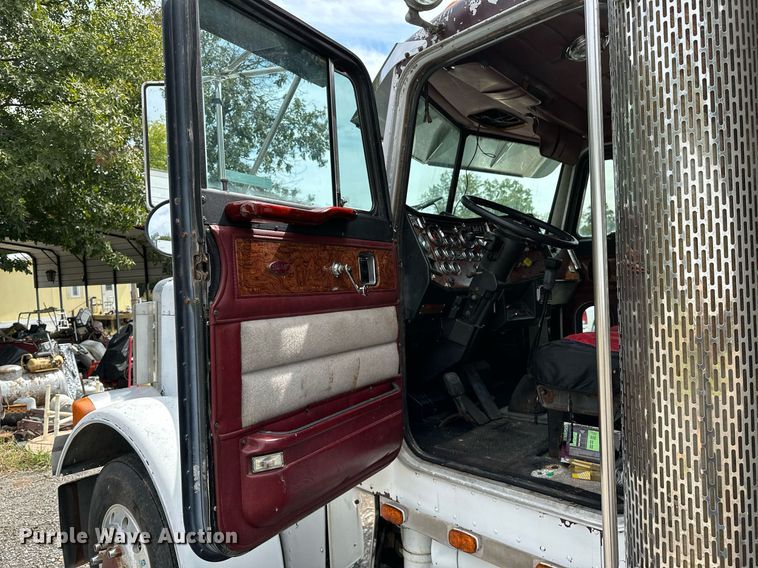 image for item OG9243 1988 Peterbilt 379  semi truck