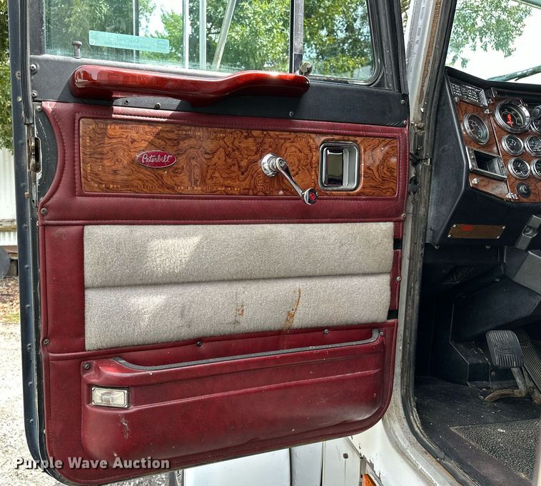 image for item OG9243 1988 Peterbilt 379  semi truck