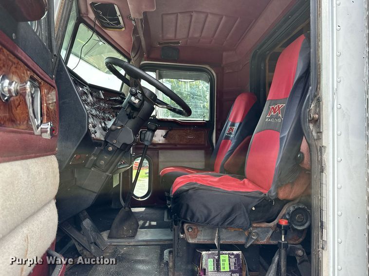 image for item OG9243 1988 Peterbilt 379  semi truck