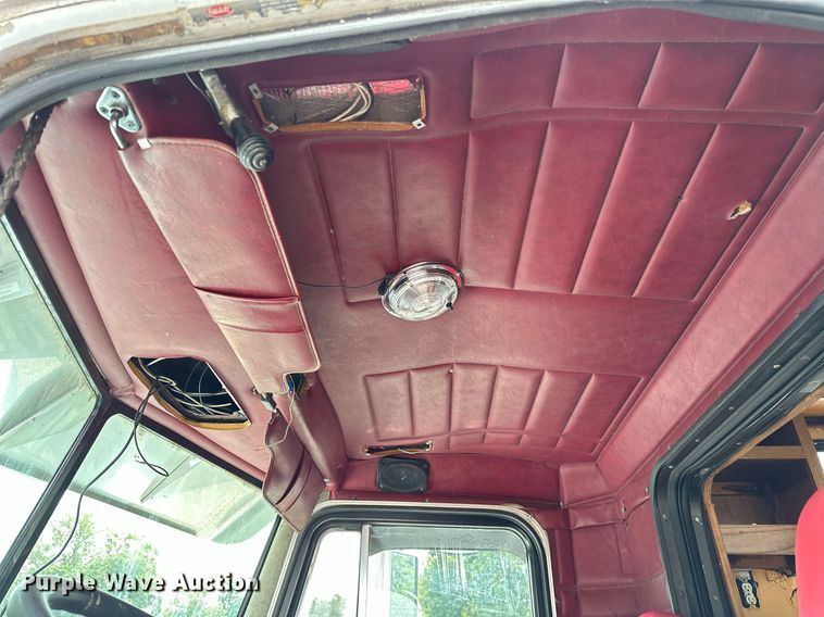 image for item OG9243 1988 Peterbilt 379  semi truck