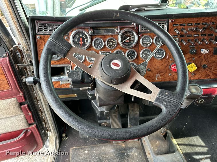 image for item OG9243 1988 Peterbilt 379  semi truck
