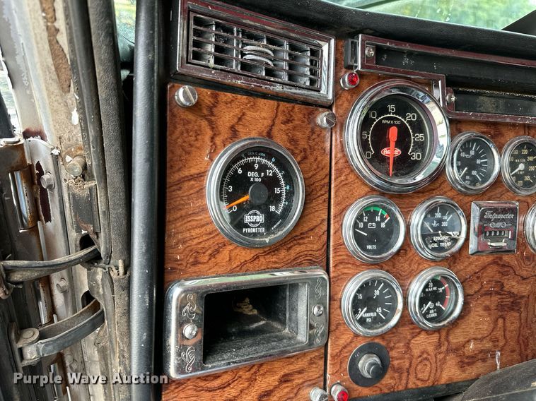 image for item OG9243 1988 Peterbilt 379  semi truck