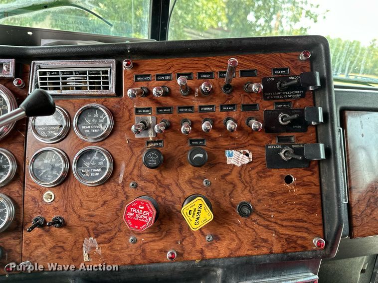 image for item OG9243 1988 Peterbilt 379  semi truck