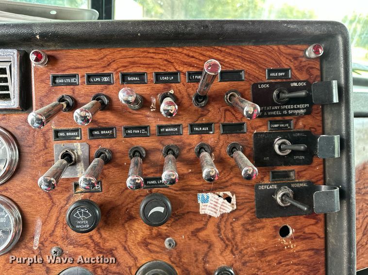 image for item OG9243 1988 Peterbilt 379  semi truck