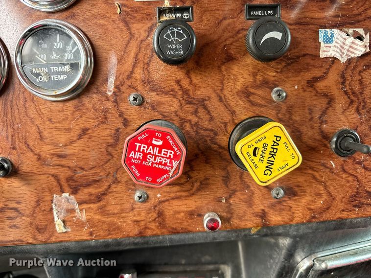 image for item OG9243 1988 Peterbilt 379  semi truck