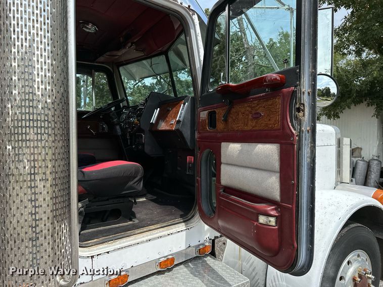 image for item OG9243 1988 Peterbilt 379  semi truck