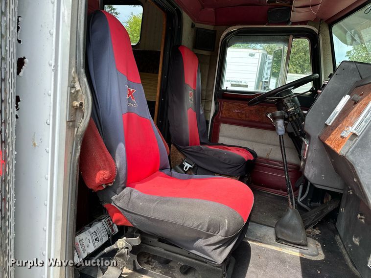 image for item OG9243 1988 Peterbilt 379  semi truck