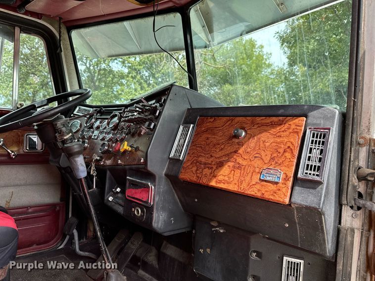 image for item OG9243 1988 Peterbilt 379  semi truck