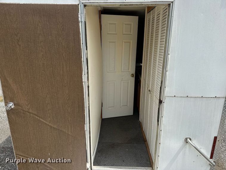 image for item OG9243 1988 Peterbilt 379  semi truck