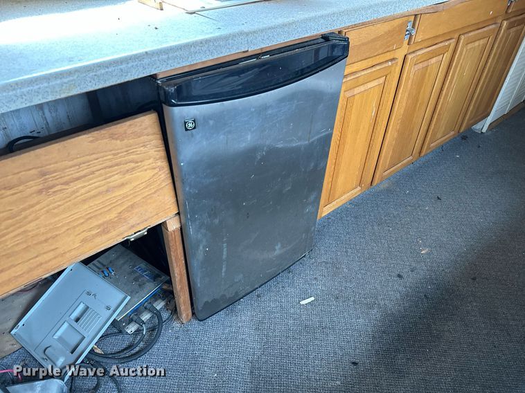 image for item OG9243 1988 Peterbilt 379  semi truck