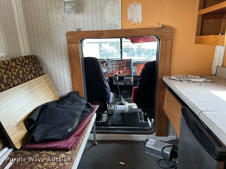 image for item OG9243 1988 Peterbilt 379  semi truck