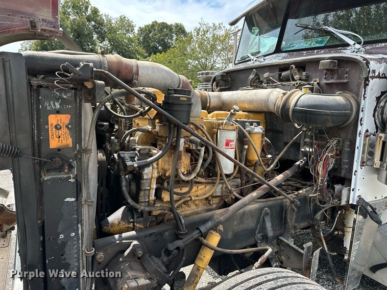 image for item OG9243 1988 Peterbilt 379  semi truck