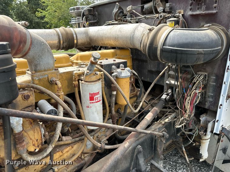 image for item OG9243 1988 Peterbilt 379  semi truck