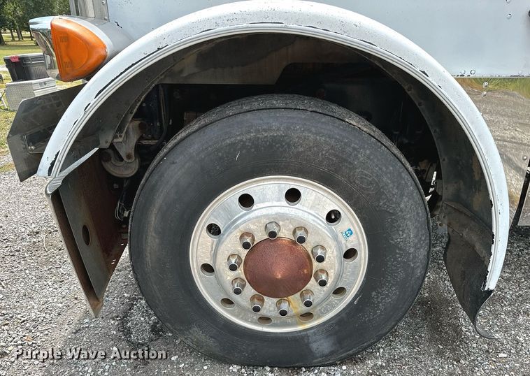 image for item OG9243 1988 Peterbilt 379  semi truck