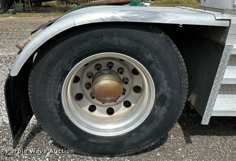 image for item OG9243 1988 Peterbilt 379  semi truck