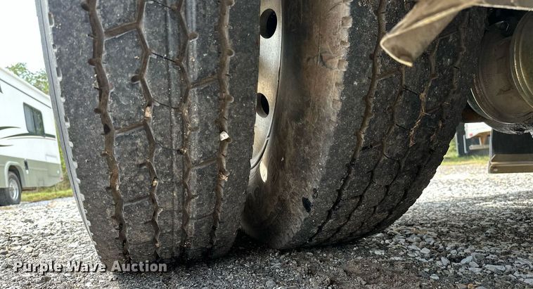 image for item OG9243 1988 Peterbilt 379  semi truck