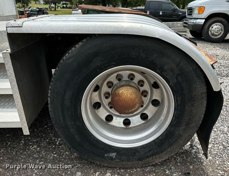 image for item OG9243 1988 Peterbilt 379  semi truck