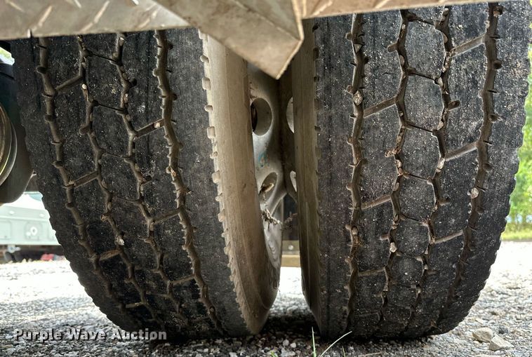 image for item OG9243 1988 Peterbilt 379  semi truck