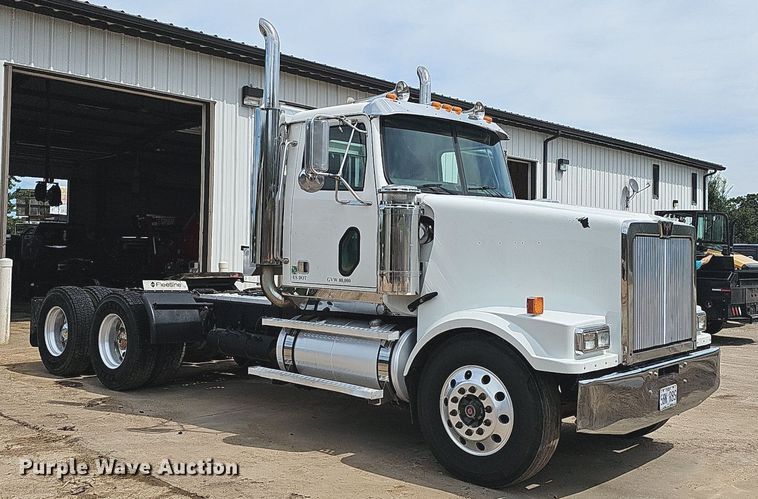 image for item OG9408 2006 Western Star 4900FA  semi truck