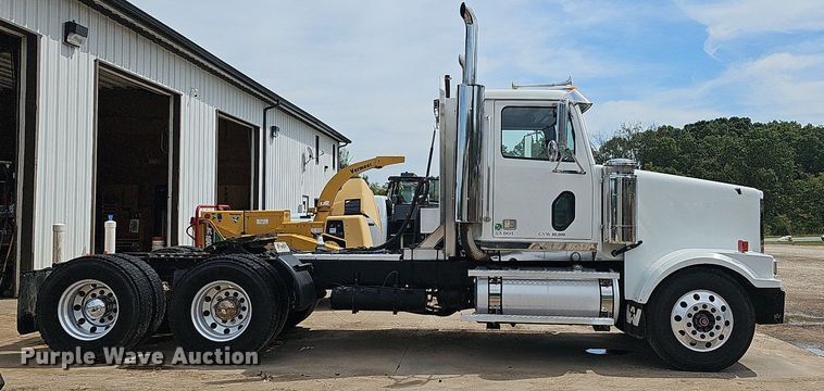 image for item OG9408 2006 Western Star 4900FA  semi truck
