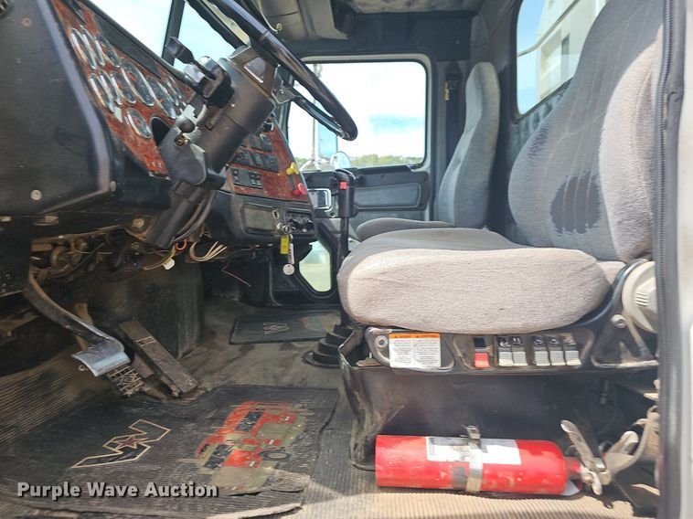 image for item OG9408 2006 Western Star 4900FA  semi truck