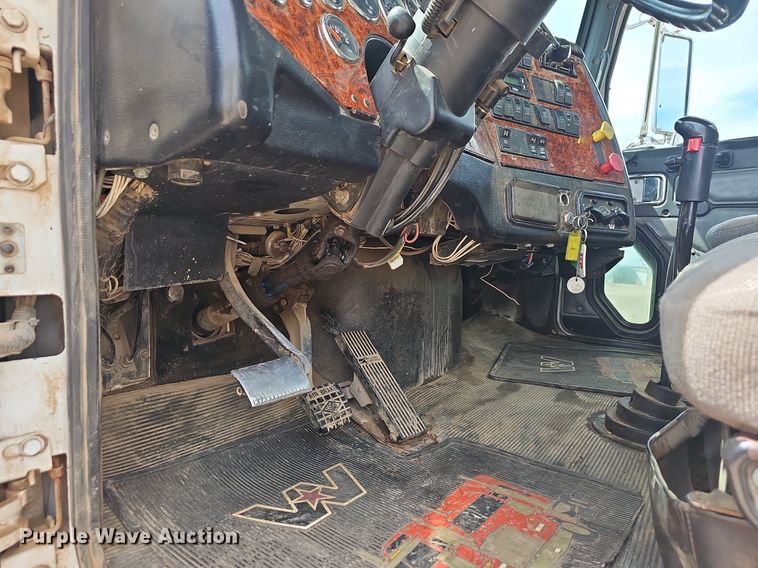 image for item OG9408 2006 Western Star 4900FA  semi truck