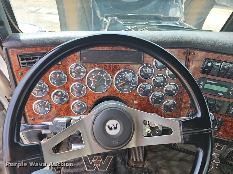 image for item OG9408 2006 Western Star 4900FA  semi truck