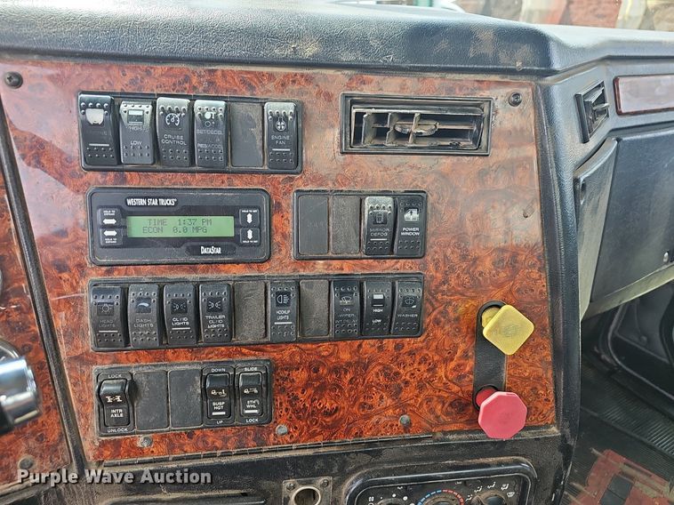 image for item OG9408 2006 Western Star 4900FA  semi truck