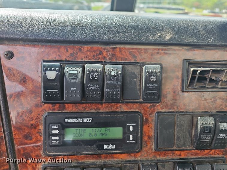 image for item OG9408 2006 Western Star 4900FA  semi truck