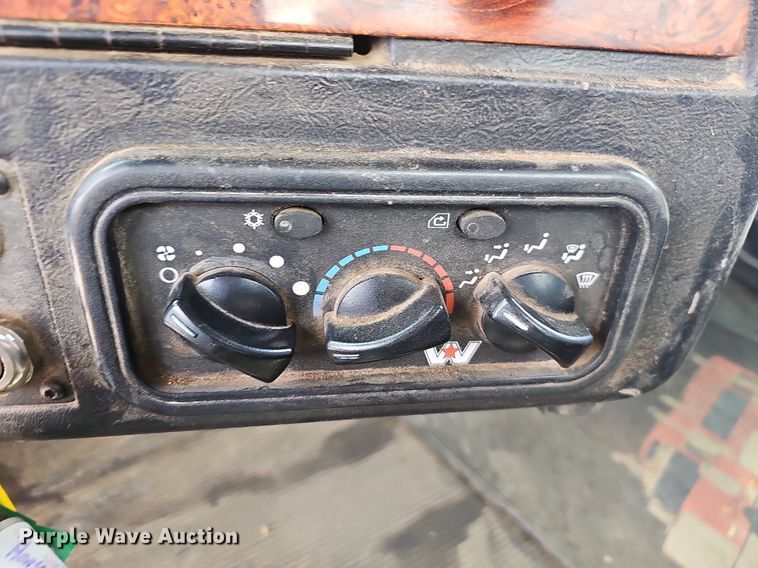 image for item OG9408 2006 Western Star 4900FA  semi truck