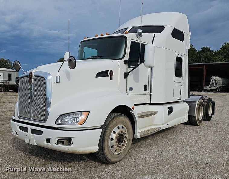 image for item OG9440 2013 Kenworth T660  semi truck