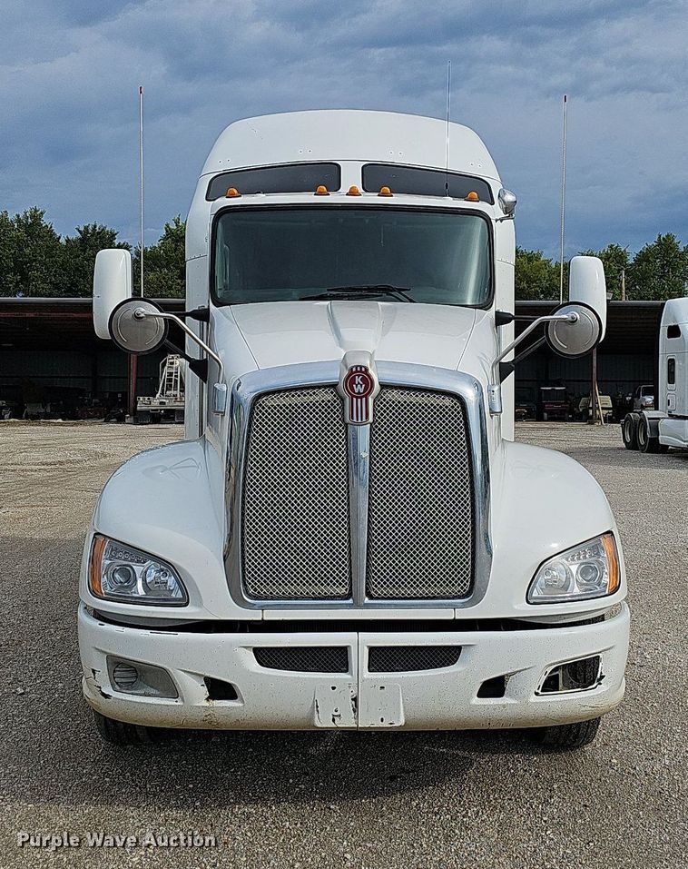image for item OG9440 2013 Kenworth T660  semi truck