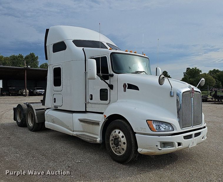 image for item OG9440 2013 Kenworth T660  semi truck