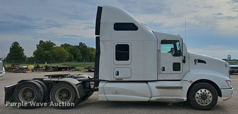 image for item OG9440 2013 Kenworth T660  semi truck