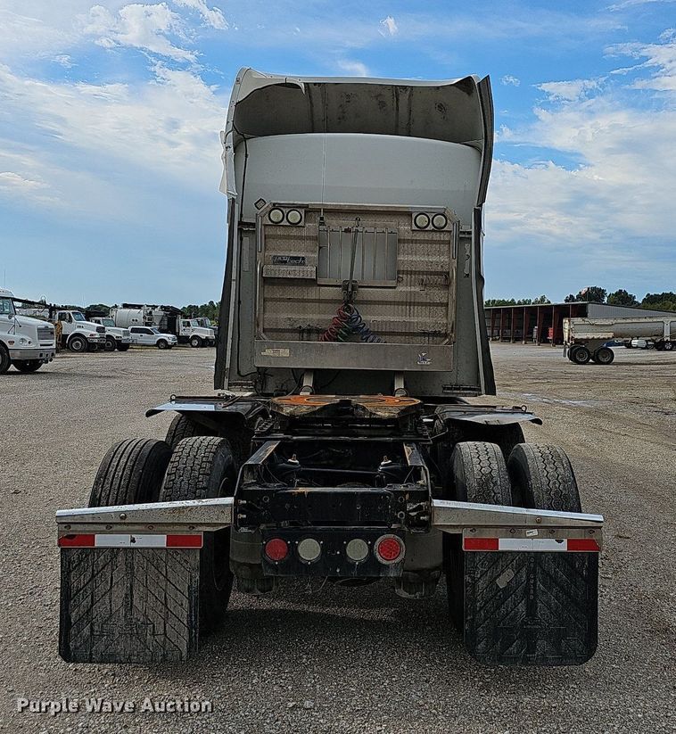 image for item OG9440 2013 Kenworth T660  semi truck