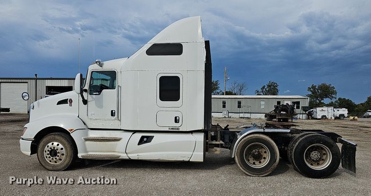 image for item OG9440 2013 Kenworth T660  semi truck