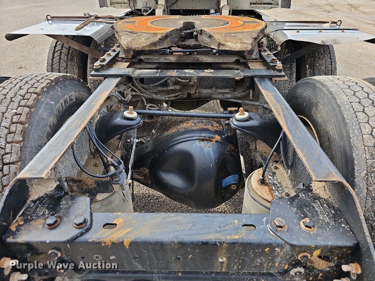 image for item OG9440 2013 Kenworth T660  semi truck