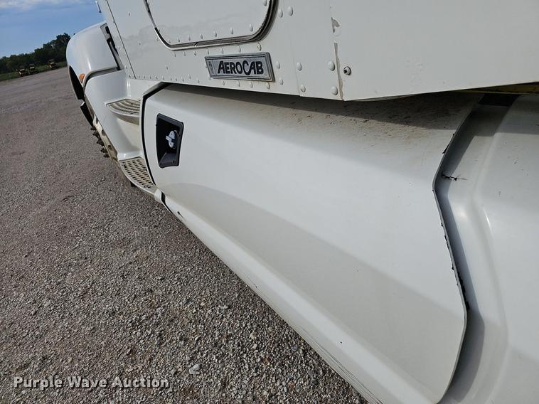 image for item OG9440 2013 Kenworth T660  semi truck