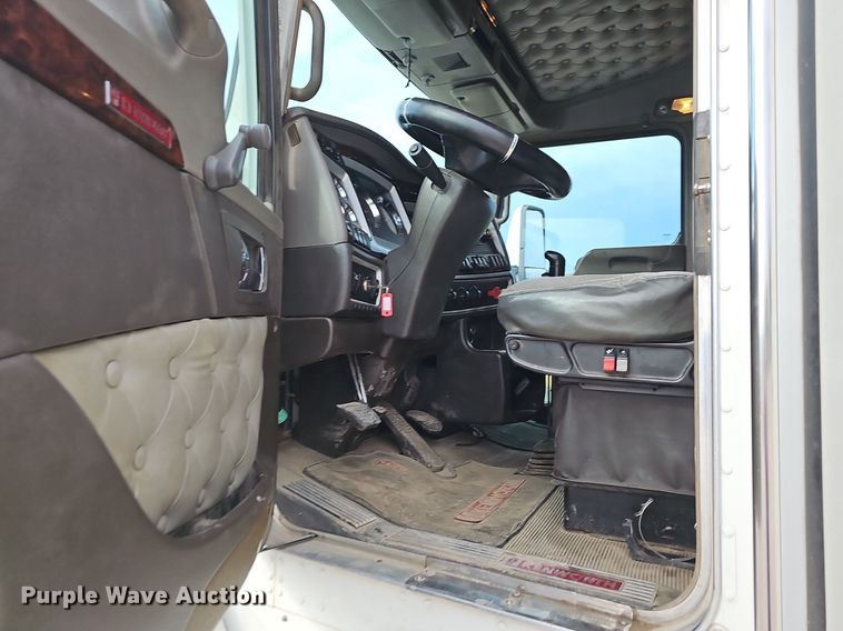 image for item OG9440 2013 Kenworth T660  semi truck