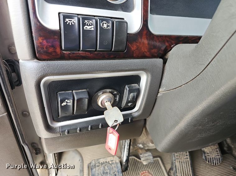 image for item OG9440 2013 Kenworth T660  semi truck