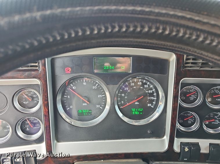 image for item OG9440 2013 Kenworth T660  semi truck