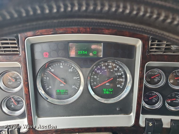 image for item OG9440 2013 Kenworth T660  semi truck