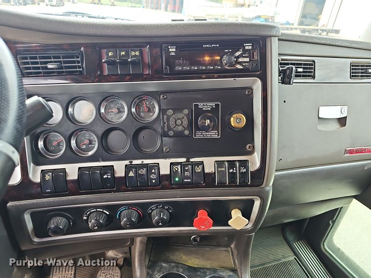 image for item OG9440 2013 Kenworth T660  semi truck