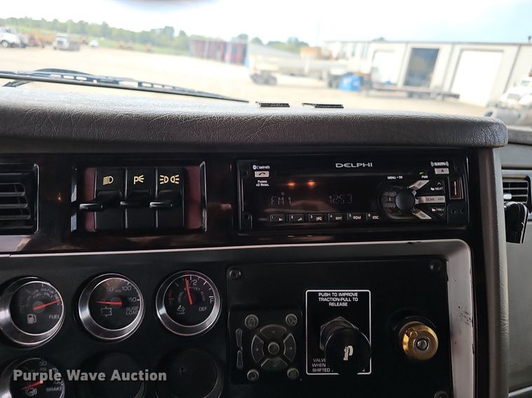 image for item OG9440 2013 Kenworth T660  semi truck