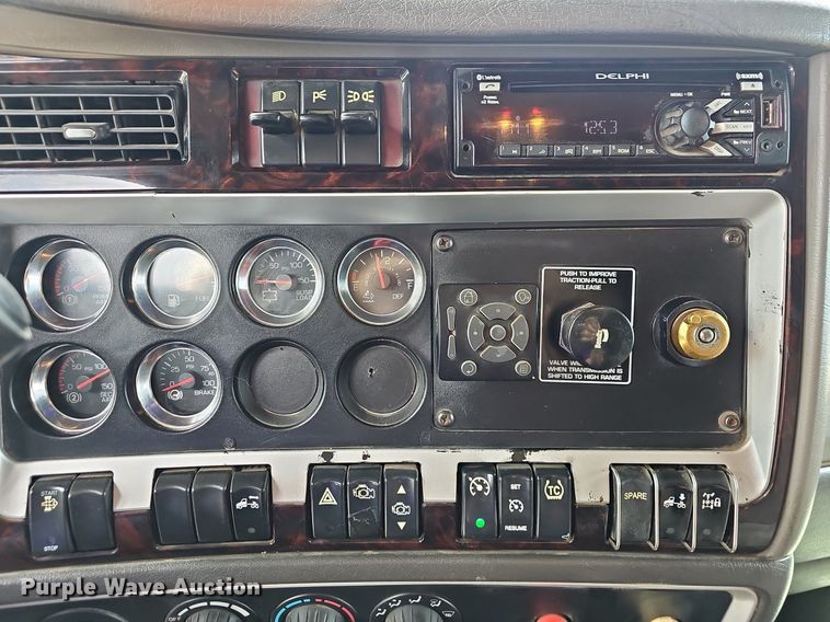 image for item OG9440 2013 Kenworth T660  semi truck